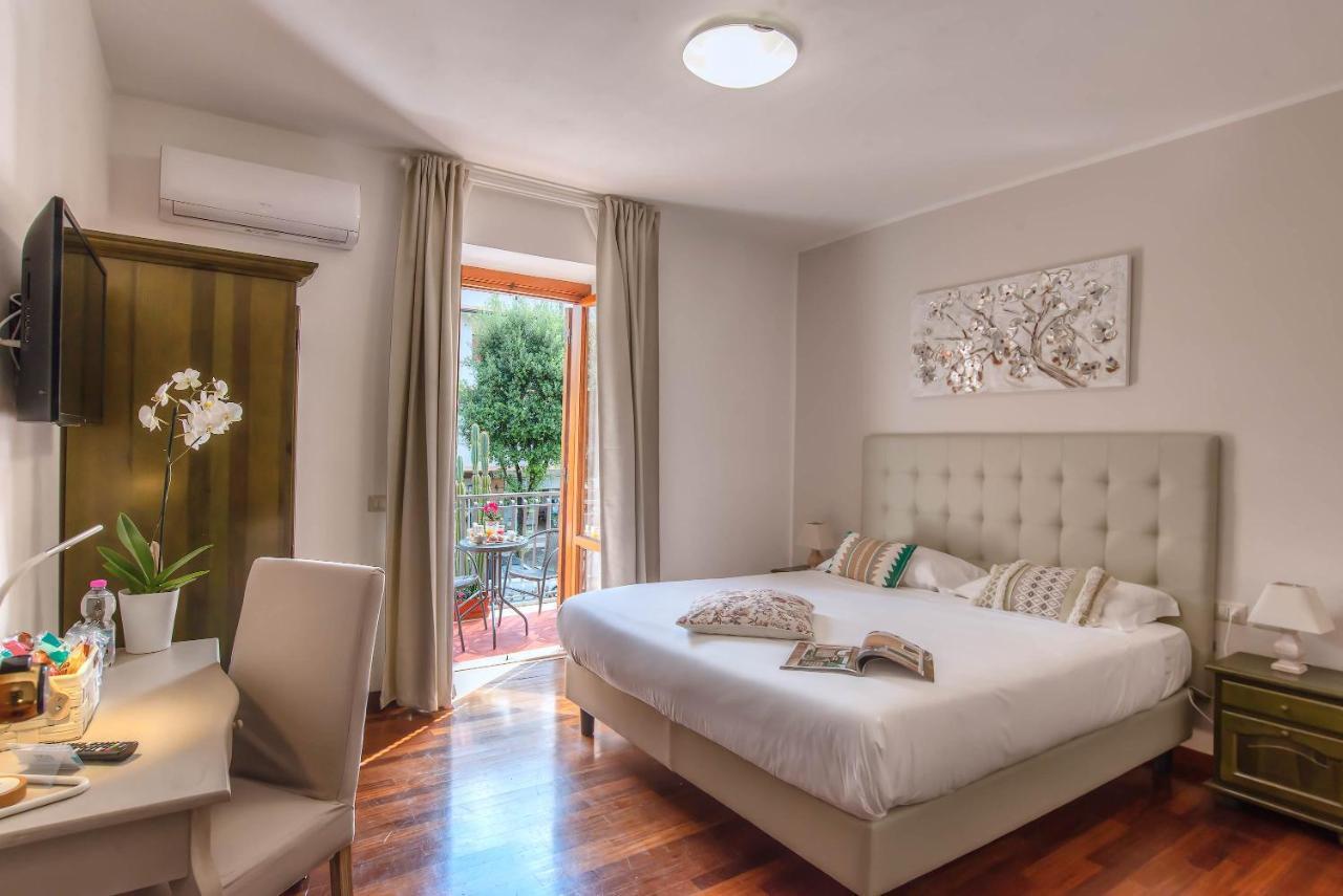 Plaza Rooms Ciampino Bagian luar foto