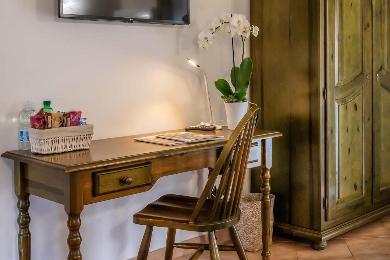 Plaza Rooms Ciampino Bagian luar foto