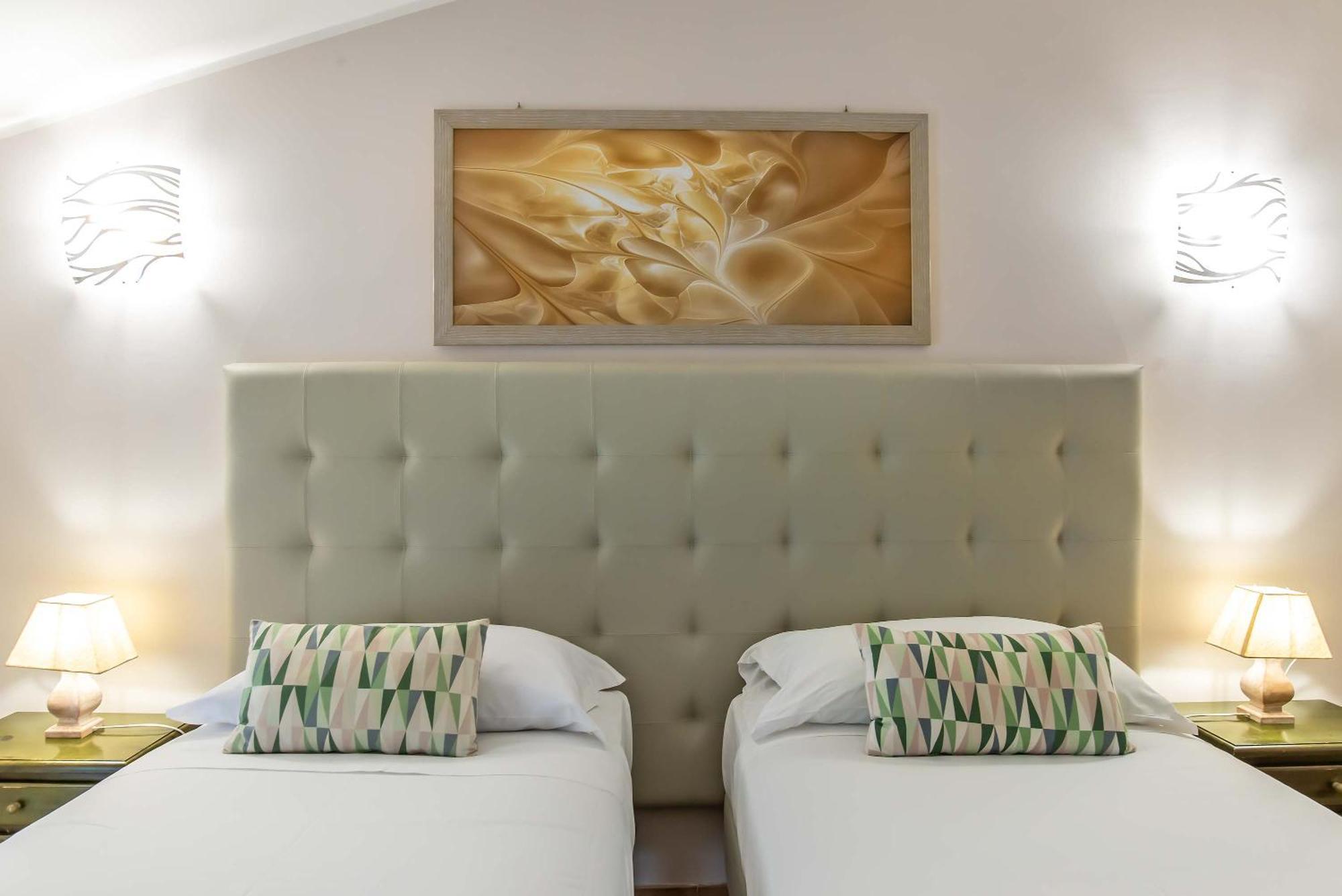 Plaza Rooms Ciampino Bagian luar foto