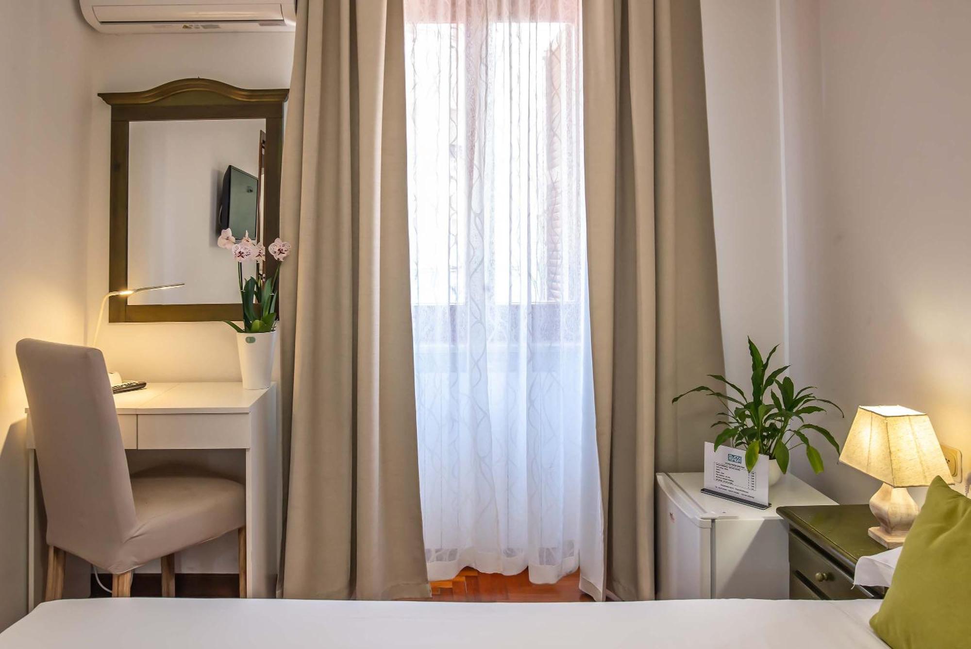 Plaza Rooms Ciampino Bagian luar foto