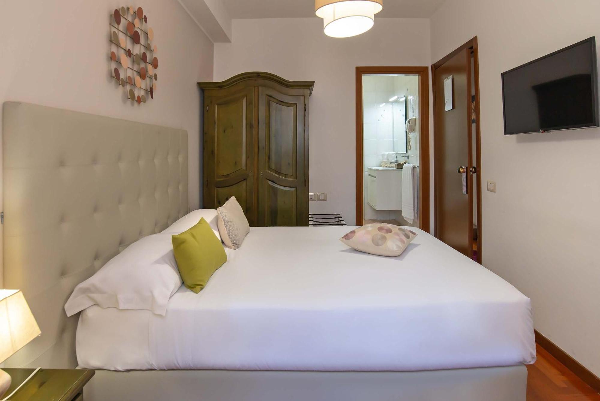 Plaza Rooms Ciampino Bagian luar foto