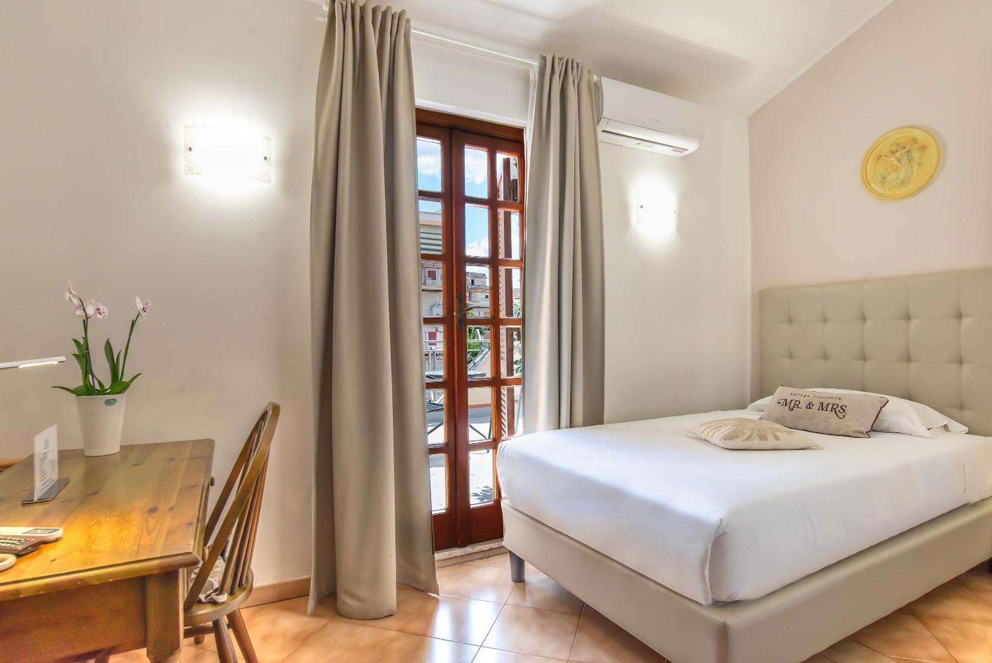Plaza Rooms Ciampino Bagian luar foto