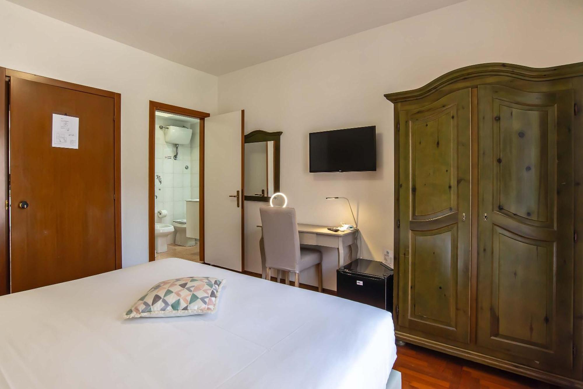 Plaza Rooms Ciampino Bagian luar foto