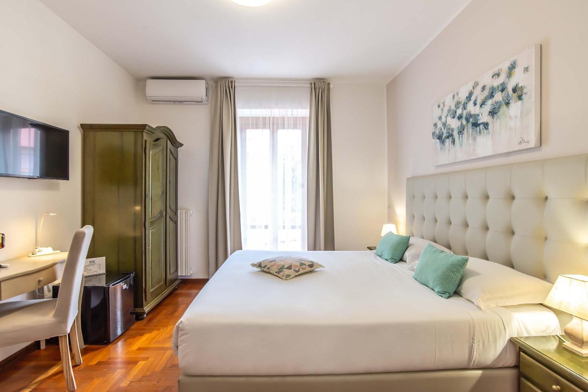 Plaza Rooms Ciampino Bagian luar foto