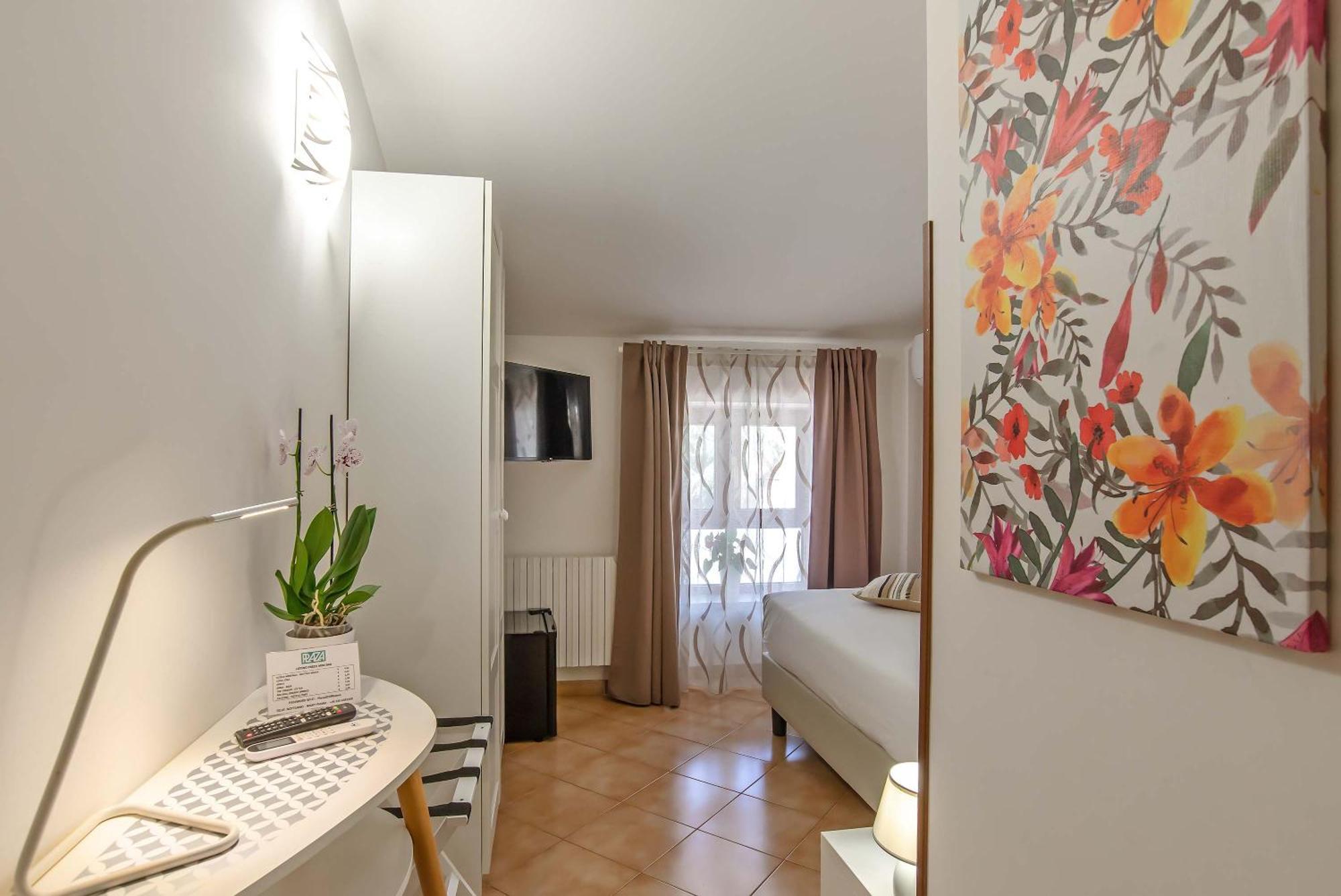 Plaza Rooms Ciampino Bagian luar foto