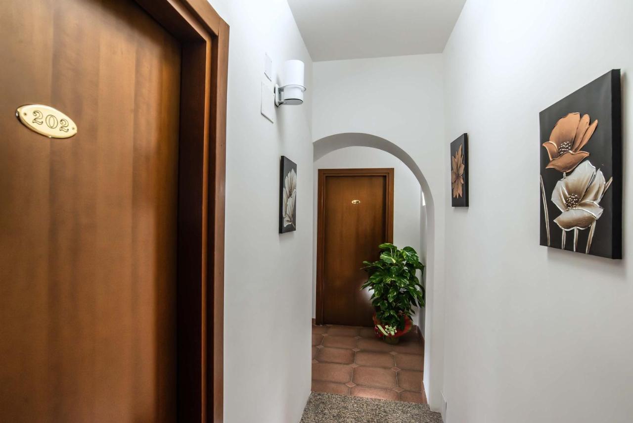 Plaza Rooms Ciampino Bagian luar foto