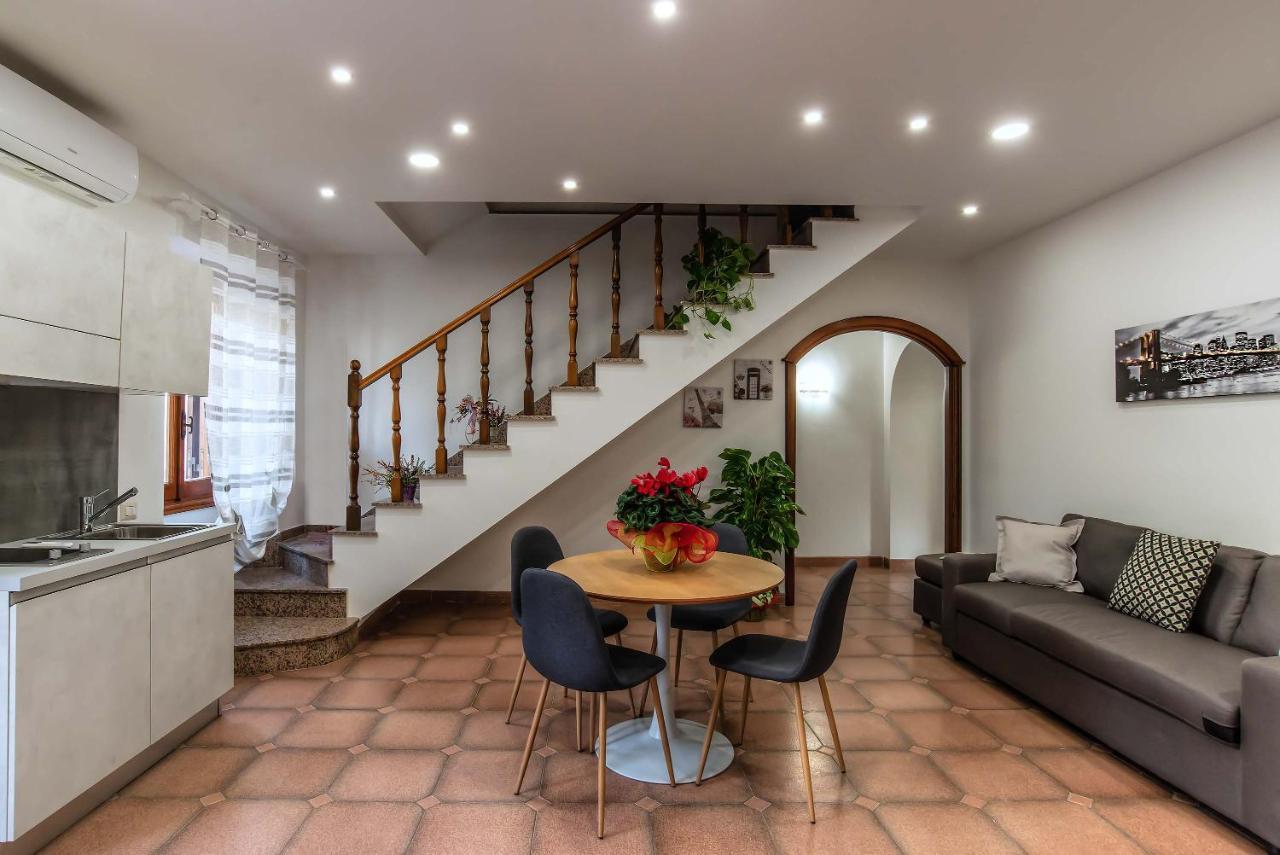 Plaza Rooms Ciampino Bagian luar foto