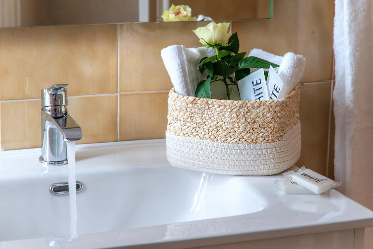 Plaza Rooms Ciampino Bagian luar foto